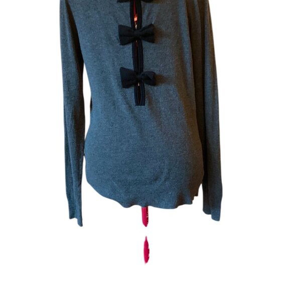 TWIK - Gray with black trim - Sweater with Bows in Back long sleeves - Large - Picture 3 of 12